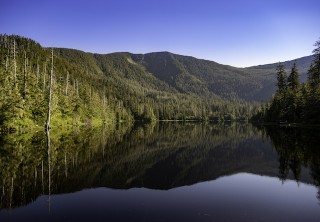 Photo of beautiful reflective lake